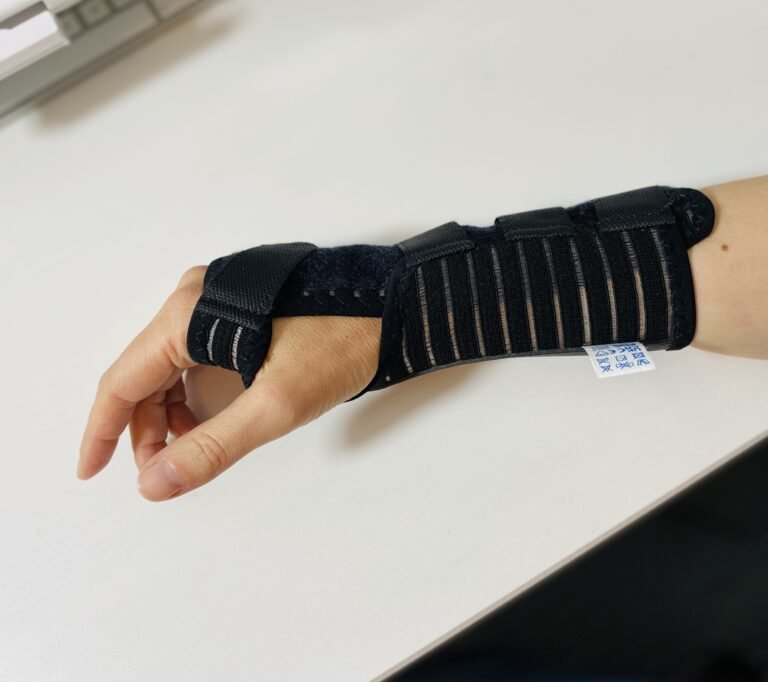 Wearing a splint for carpal tunnel syndrome